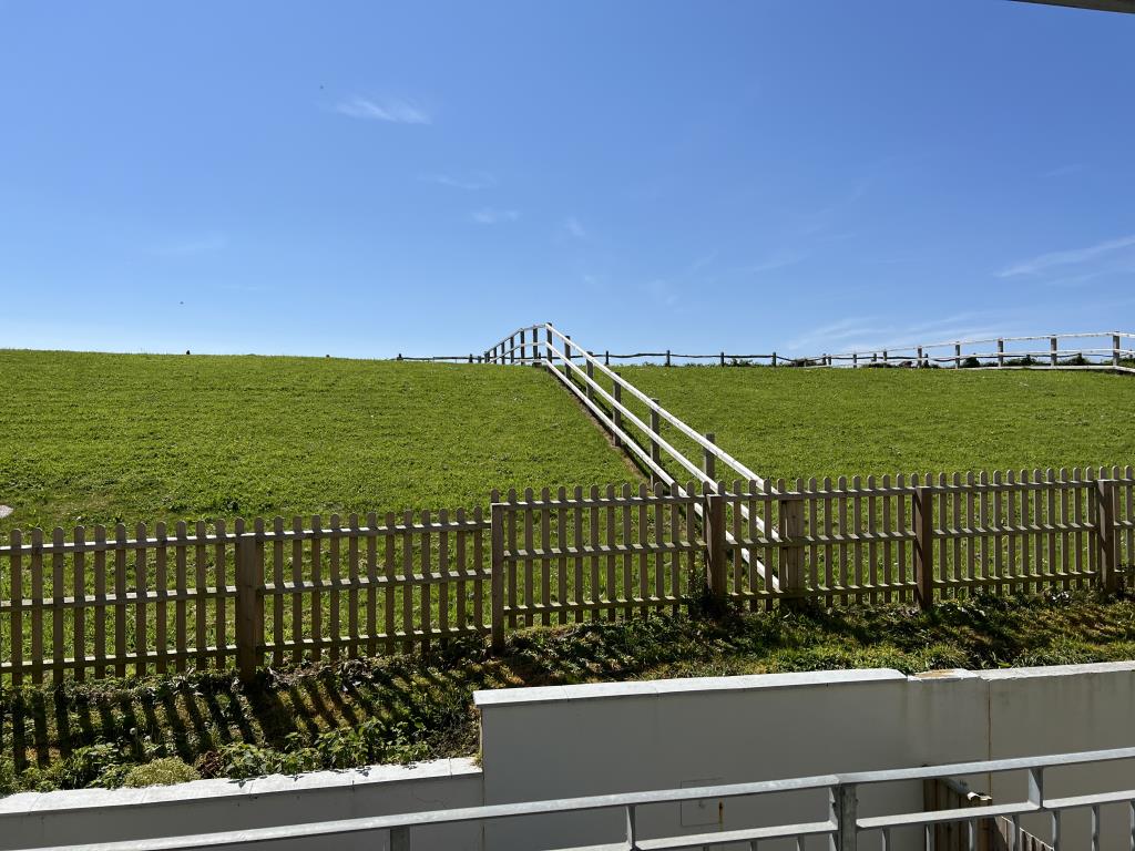 Lot: 6 - TWO-BEDROOM FLAT FOR INVESTMENT OR OCCUPATION - View from balcony looking South